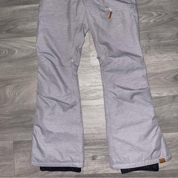 Womens Roxy insulated snow pants. Brand new, never worn. Size small - Picture 2 of 4